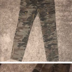 Camo camouflage pants with zipper bottom.
